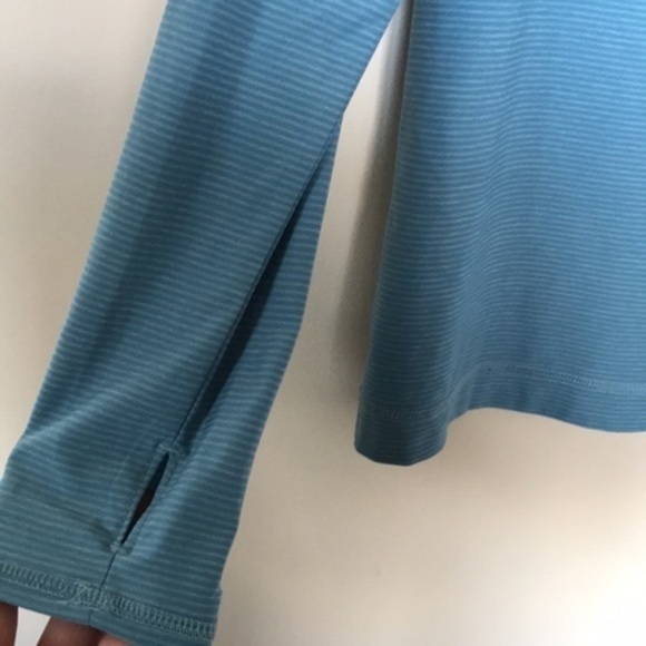 Women’s Eddie Bauer Blue Hooded Long Sleeve Shirt W/ Thumb Holes Size Small - Picture 4 of 5